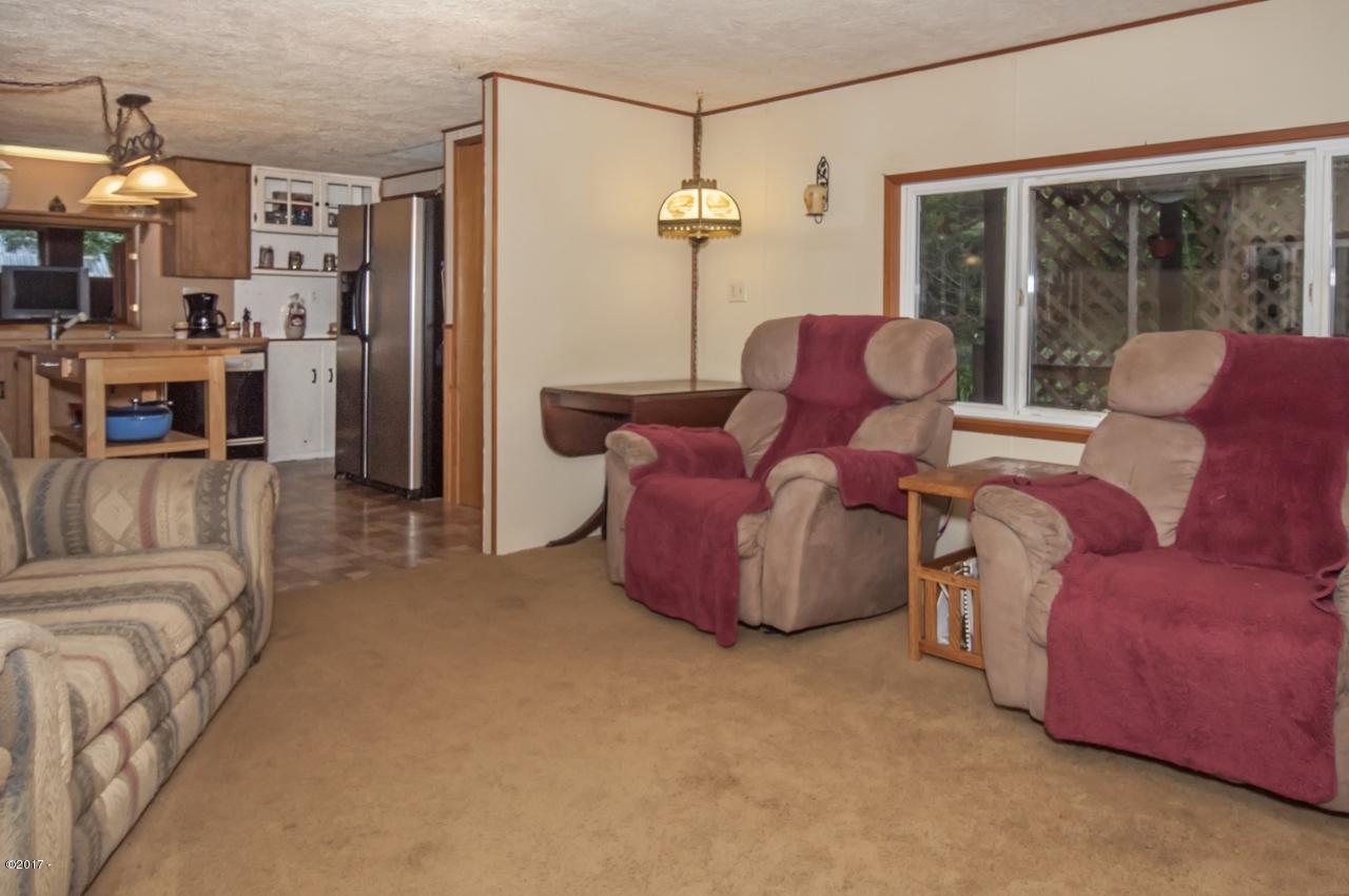 10950 Neskowin Road Neskowin, OR 97149 - Photo 15 of 23 Living Room - View 3 (1280x850)