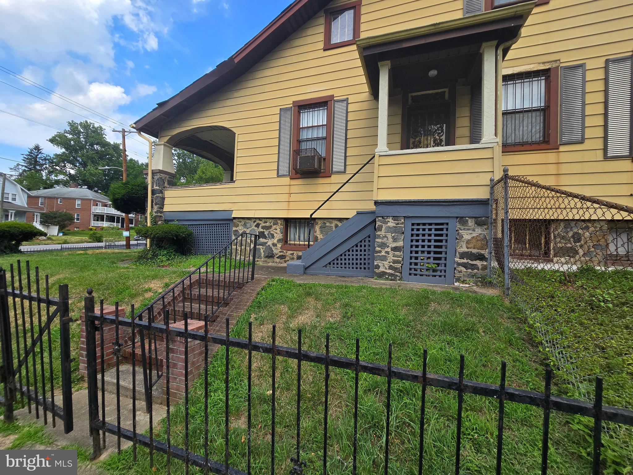 5533 Gwynn Oak Baltimore, MD 21207 - Photo 6 of 44 a view of a house with backyard and porch