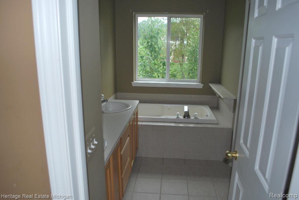 2216 Ridgewood Drive Howell, MI 48843 - Photo 14 of 41 DSC_0139.jpg