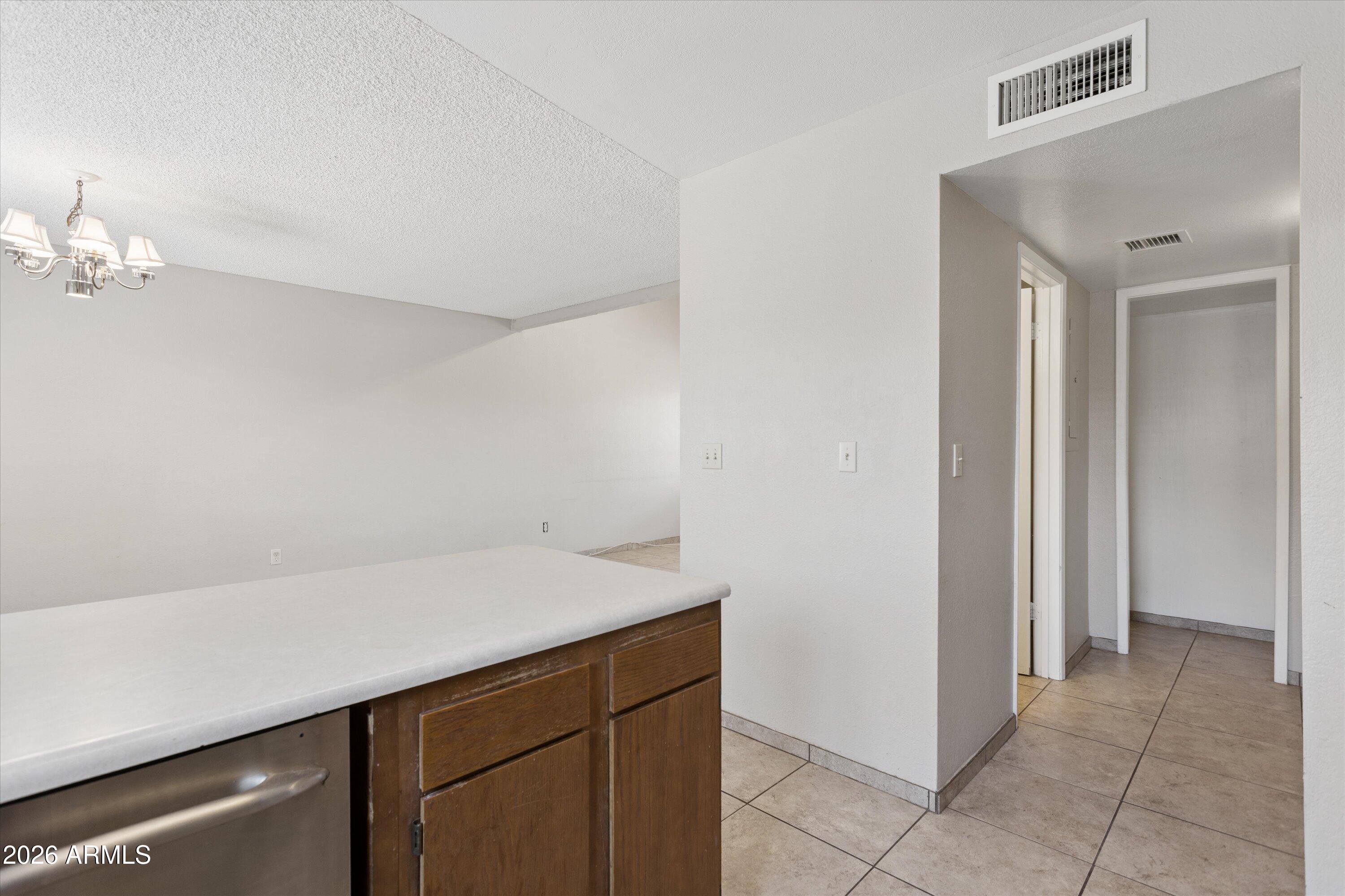 407 East Pecan Road Phoenix, AZ 85040 - Photo 12 of 23