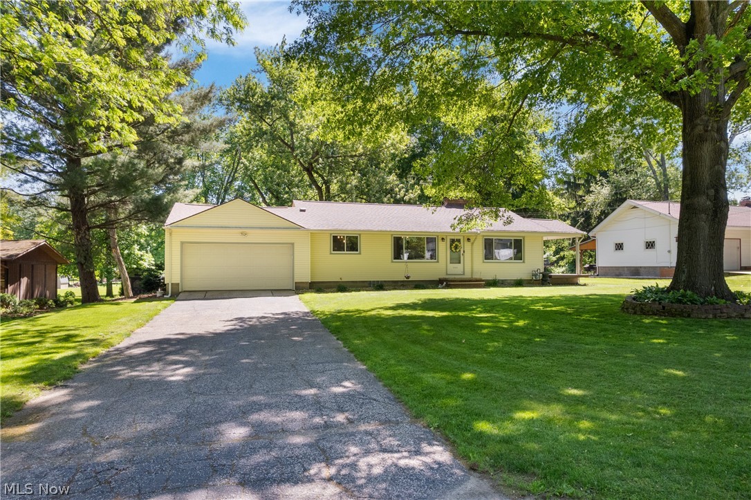3321 Rowena Street Barberton, OH 44203 - Photo 3 of 34