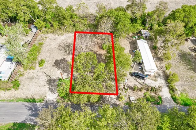 a view of a small yard