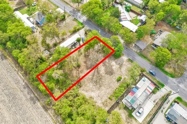 a view of a tennis court