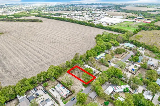 a view of an outdoor space with seating area