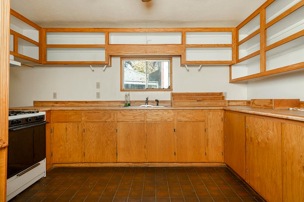 1263 Waldo Road Cave Junction, OR 97523 - Photo 12 of 82 31
