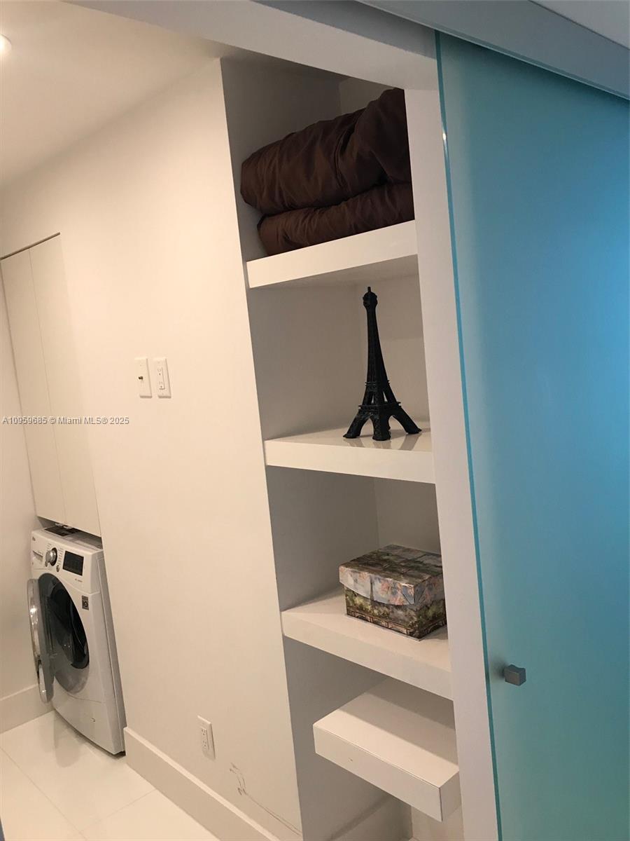 100 Lincoln Road, Unit 719 Miami Beach, FL 33139 - Photo 12 of 50 a utility room with a sink