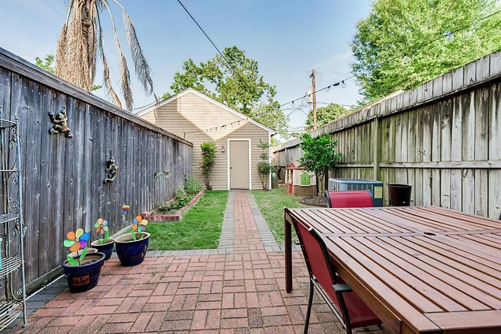 930 Rutland Street Houston, TX 77008 - Photo 22 of 23 View of this SPACIOUS backyard in the Heights.