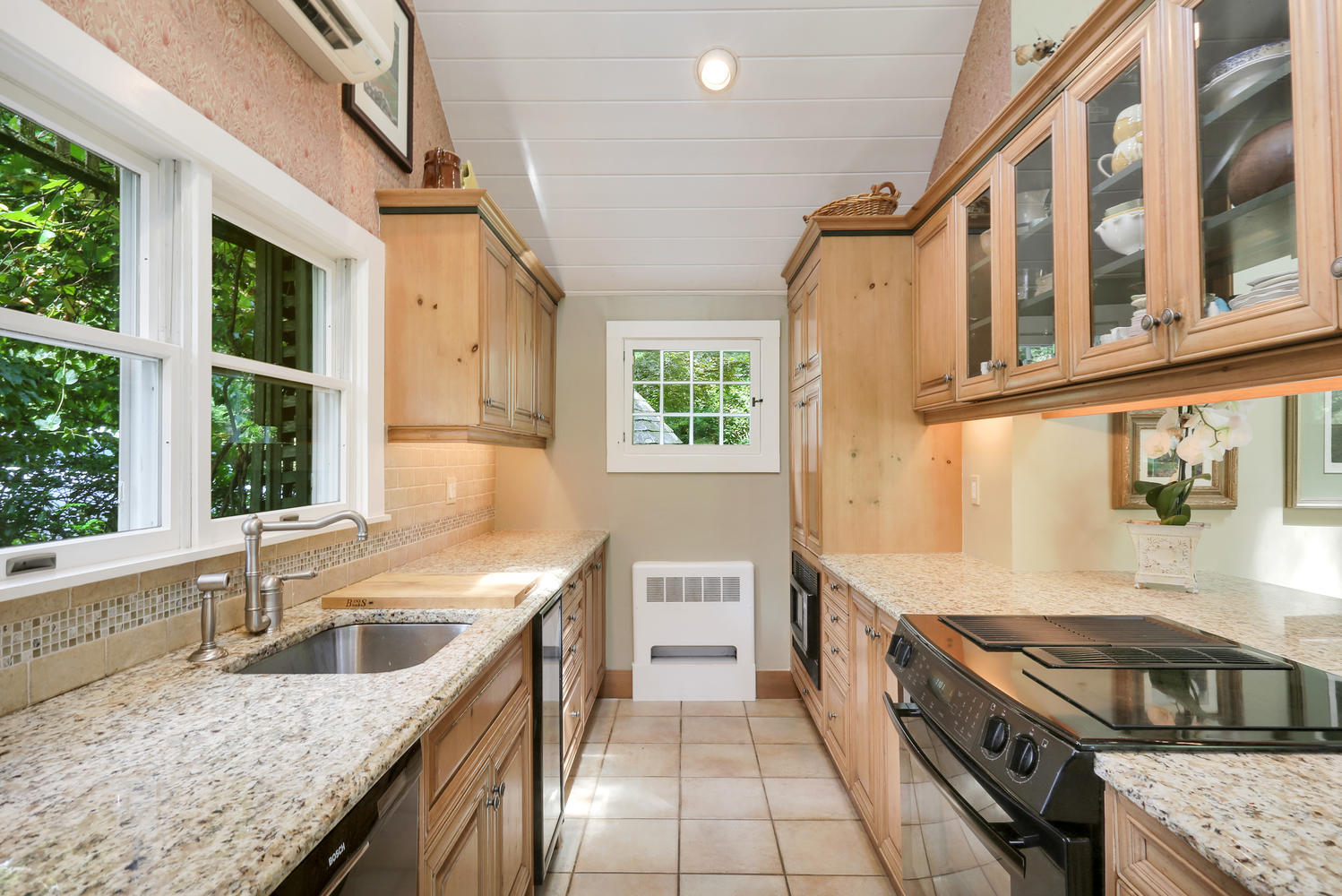 575 Silvermine Road New Canaan, CT 06840 - Photo 18 of 44 Kitchen