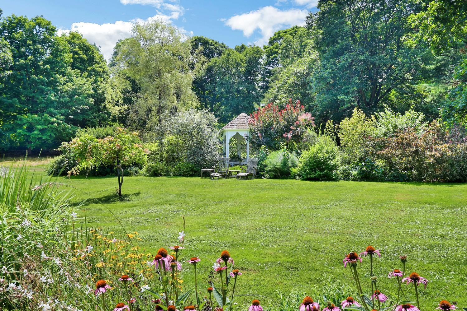 575 Silvermine Road New Canaan, CT 06840 - Photo 38 of 44 Perennial Garden