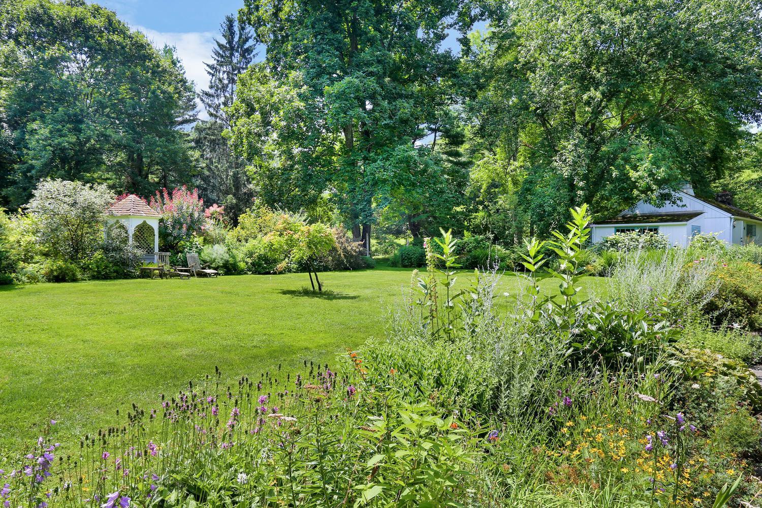 575 Silvermine Road New Canaan, CT 06840 - Photo 39 of 44 Perennial Garden