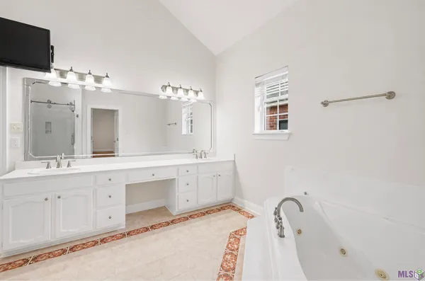$530,000 | 35110 Stonecastle Drive, Denham Springs, LA 70706