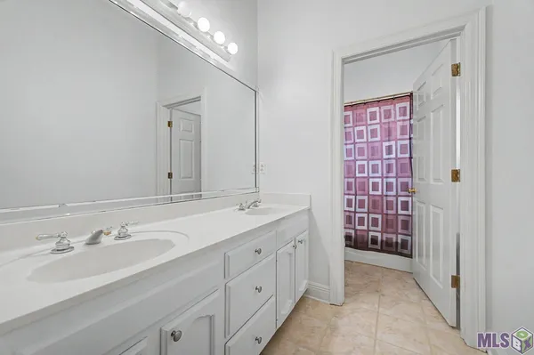 $530,000 | 35110 Stonecastle Drive, Denham Springs, LA 70706