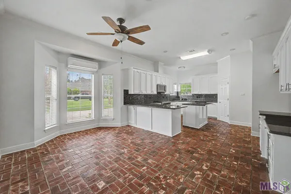 $530,000 | 35110 Stonecastle Drive, Denham Springs, LA 70706
