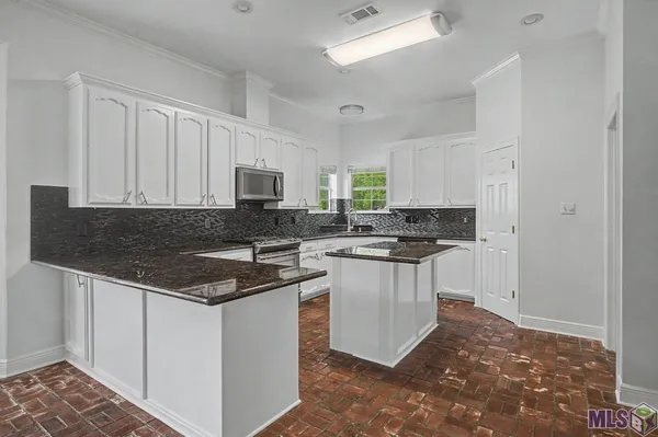 $530,000 | 35110 Stonecastle Drive, Denham Springs, LA 70706