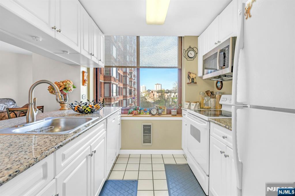 100 Old Palisade Road, Unit 1601 Fort Lee, NJ 07024 - Photo 11 of 28