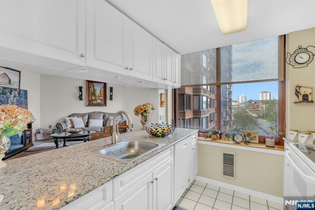 100 Old Palisade Road, Unit 1601 Fort Lee, NJ 07024 - Photo 10 of 28