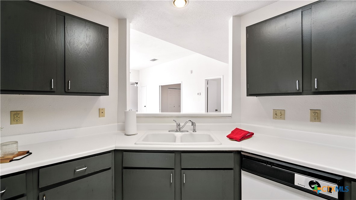 8 Oak Villa Road, Unit G2 Canyon Lake, TX 78133 - Photo 5 of 17 a bathroom with a sink and a mirror