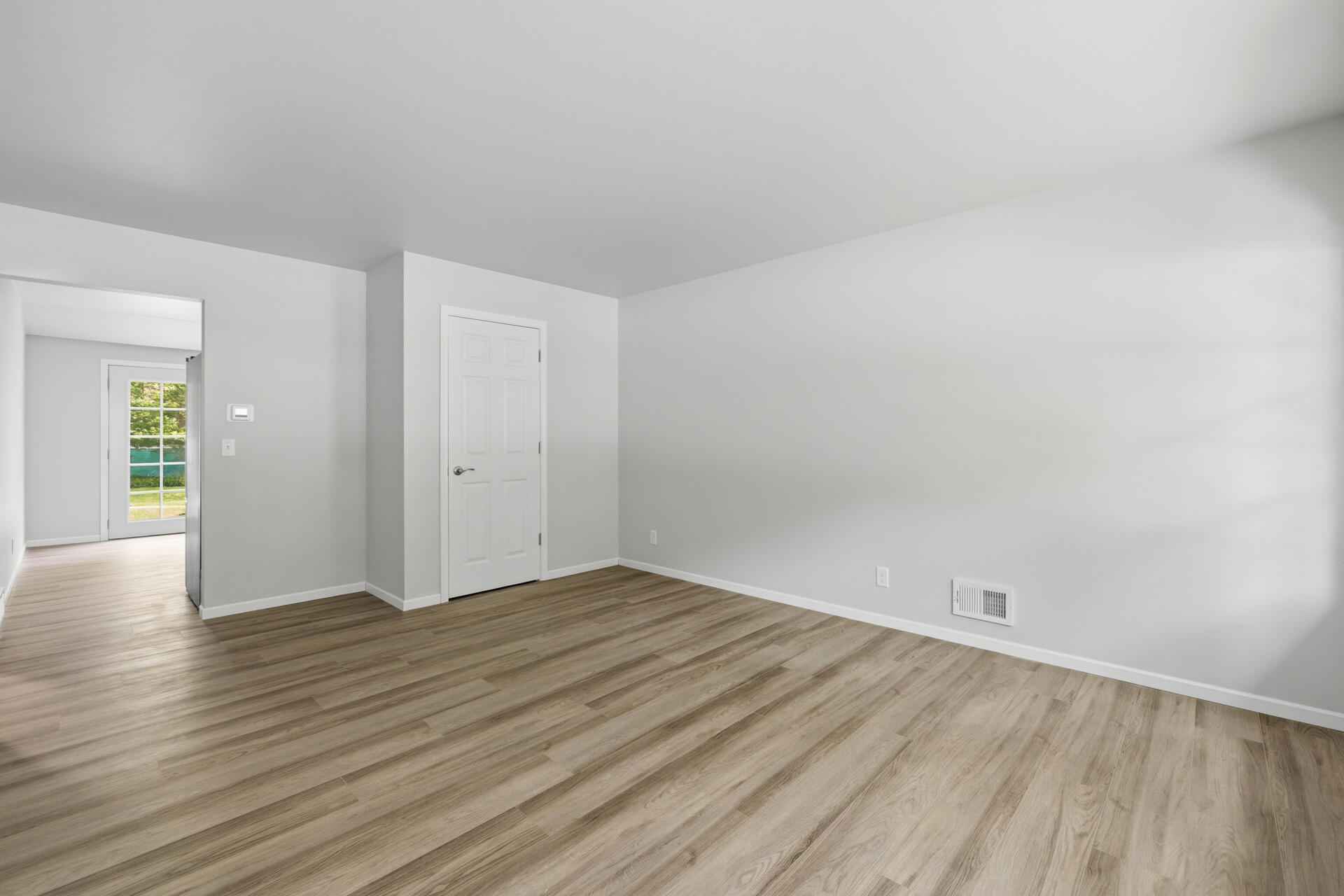 513 Bender Road, Unit 515 West Bend, WI 53090 - Photo 10 of 29 LIVING ROOM