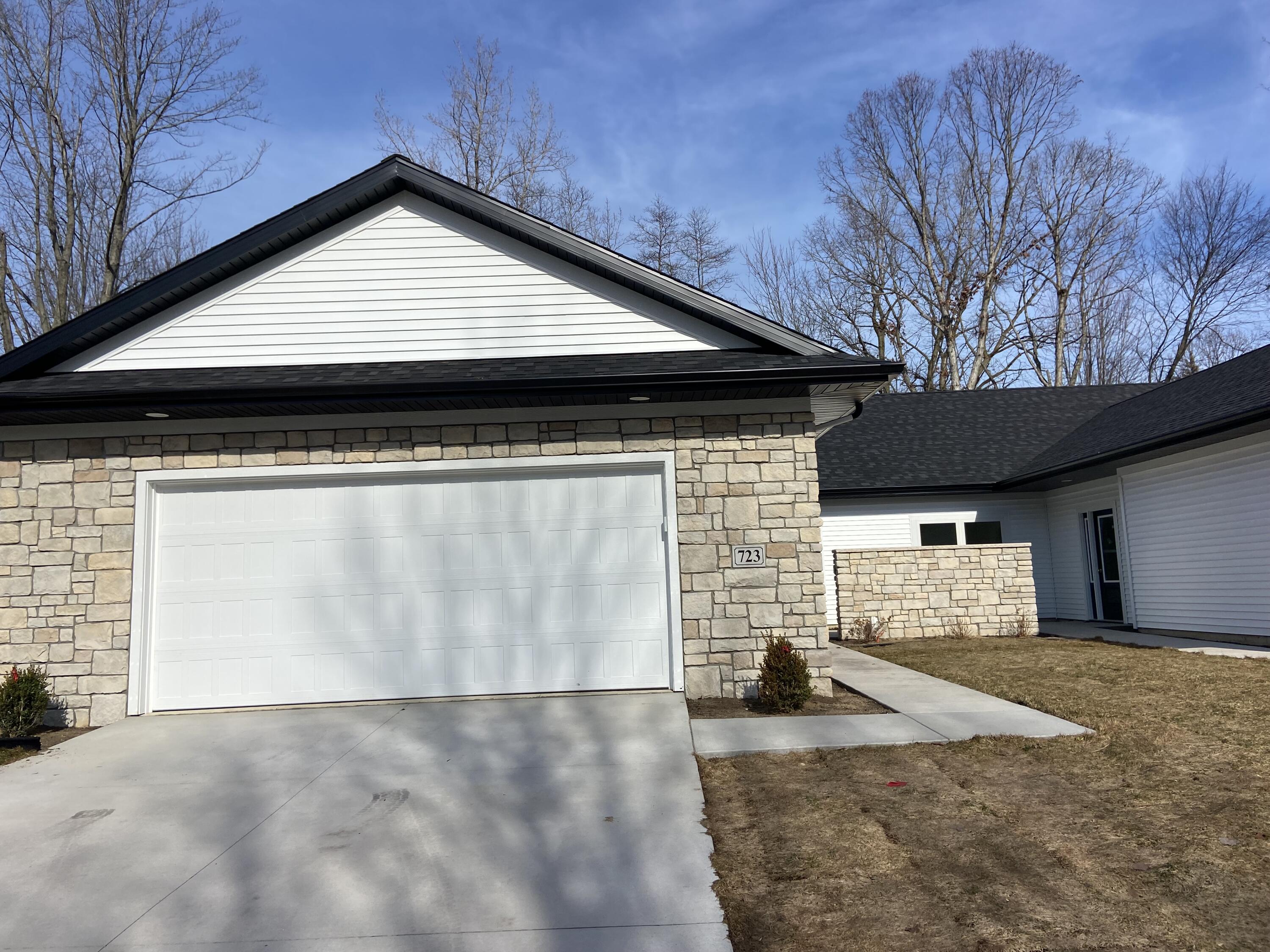 725 Violet Way St. Joseph, MI 49085 - Photo 2 of 20 IMG_5983