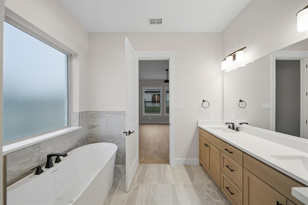 1902 Pebble Lane Rockwall, TX 75087 - Photo 25 of 35 a spacious bathroom with a tub sink and mirror