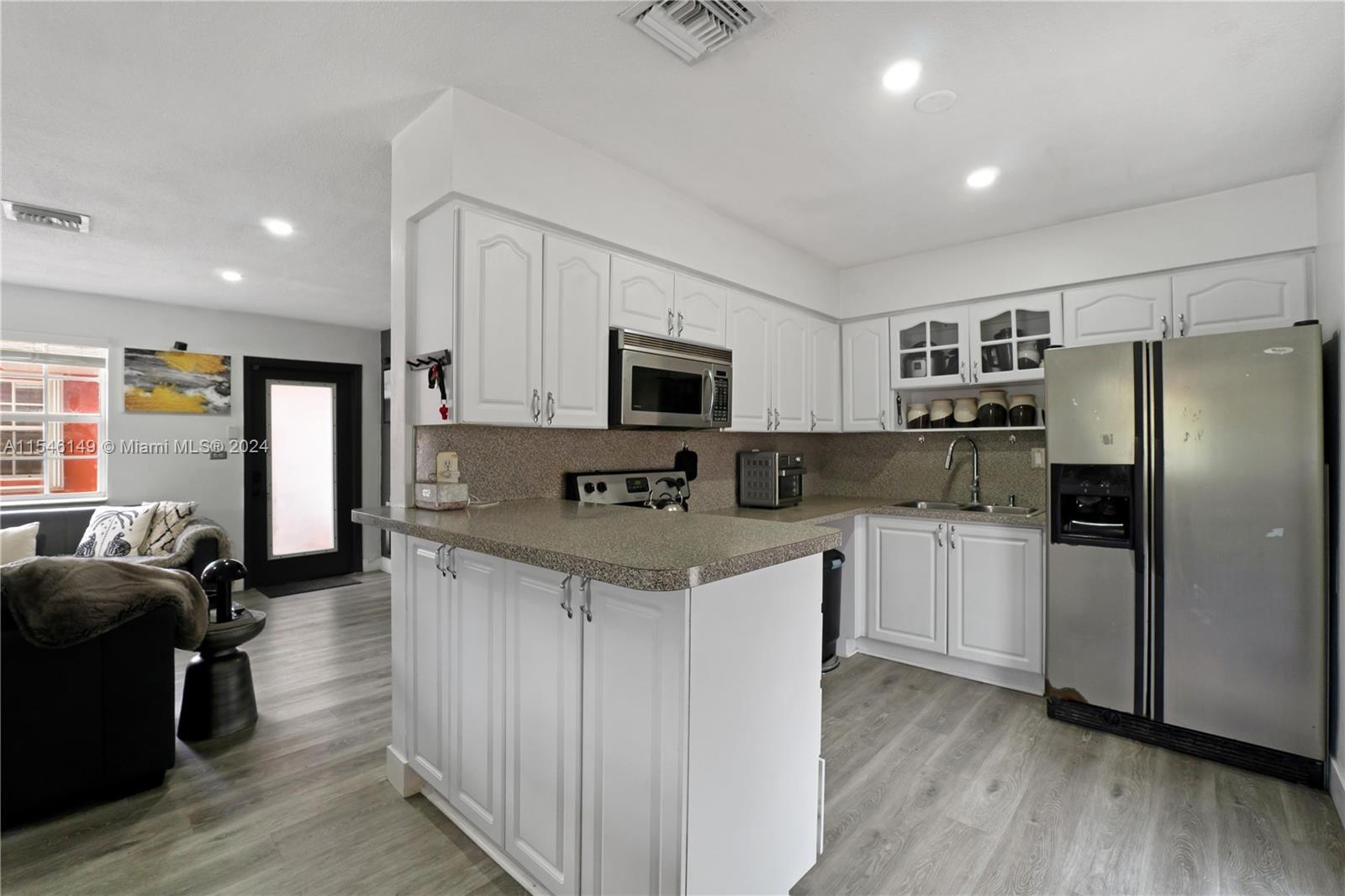 9780 Southwest 37th Terrace Miami, FL 33165 - Photo 11 of 49