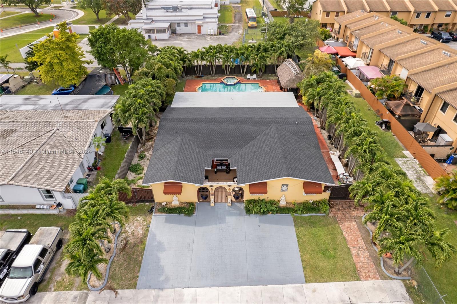 9780 Southwest 37th Terrace Miami, FL 33165 - Photo 3 of 49