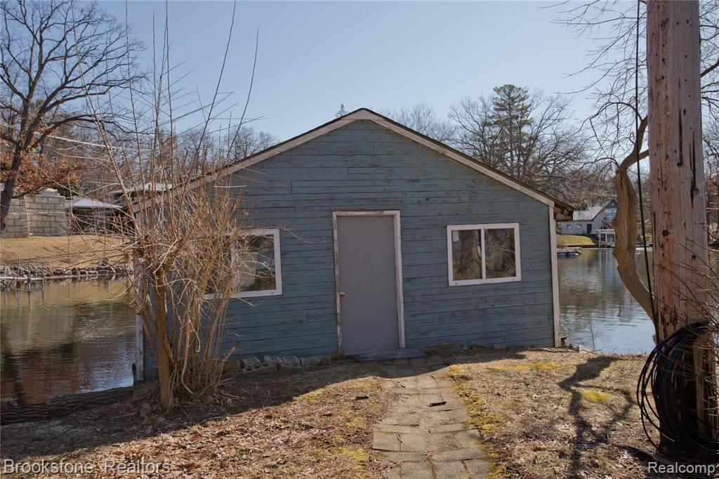 1675 Rochester Road Leonard, MI 48367 - Photo 19 of 62