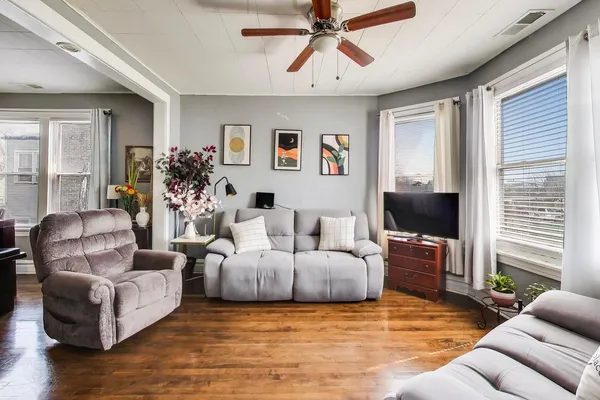 $550,000 | 4862 West Cortland Street, Chicago, IL 60639