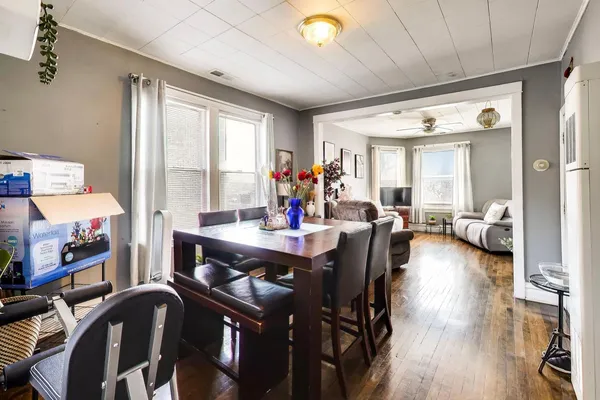 $550,000 | 4862 West Cortland Street, Chicago, IL 60639