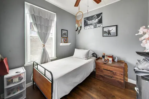 $550,000 | 4862 West Cortland Street, Chicago, IL 60639