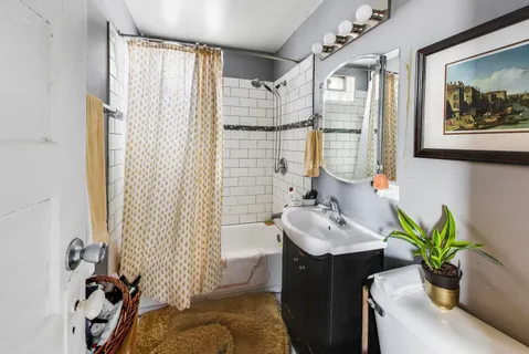 $550,000 | 4862 West Cortland Street, Chicago, IL 60639