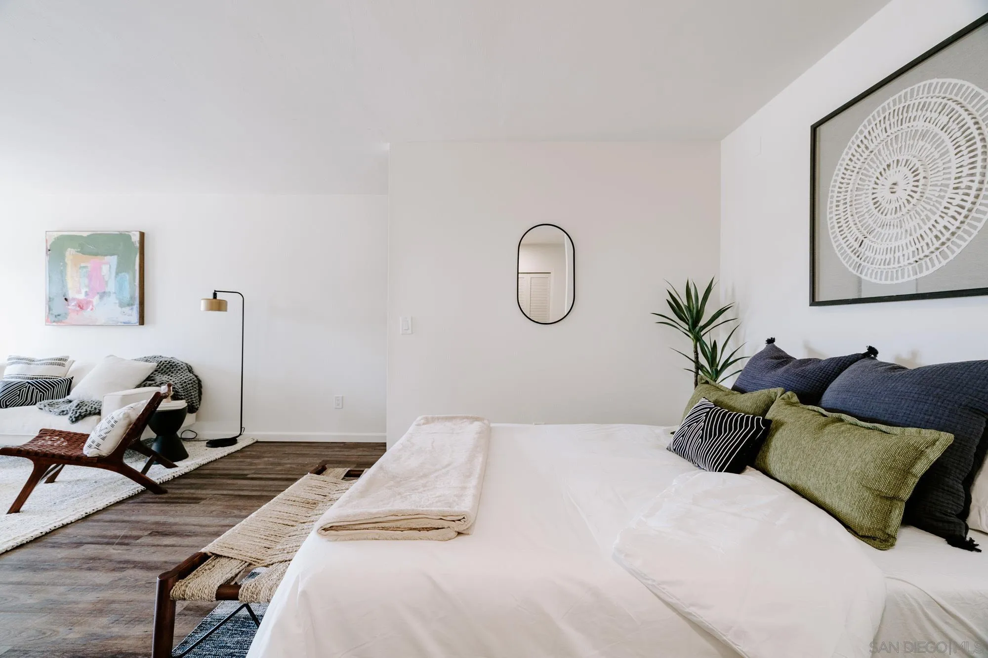 6780 Friars Road, Unit 346 San Diego, CA 92108 - Photo 17 of 29 a bedroom with a bed and a chair