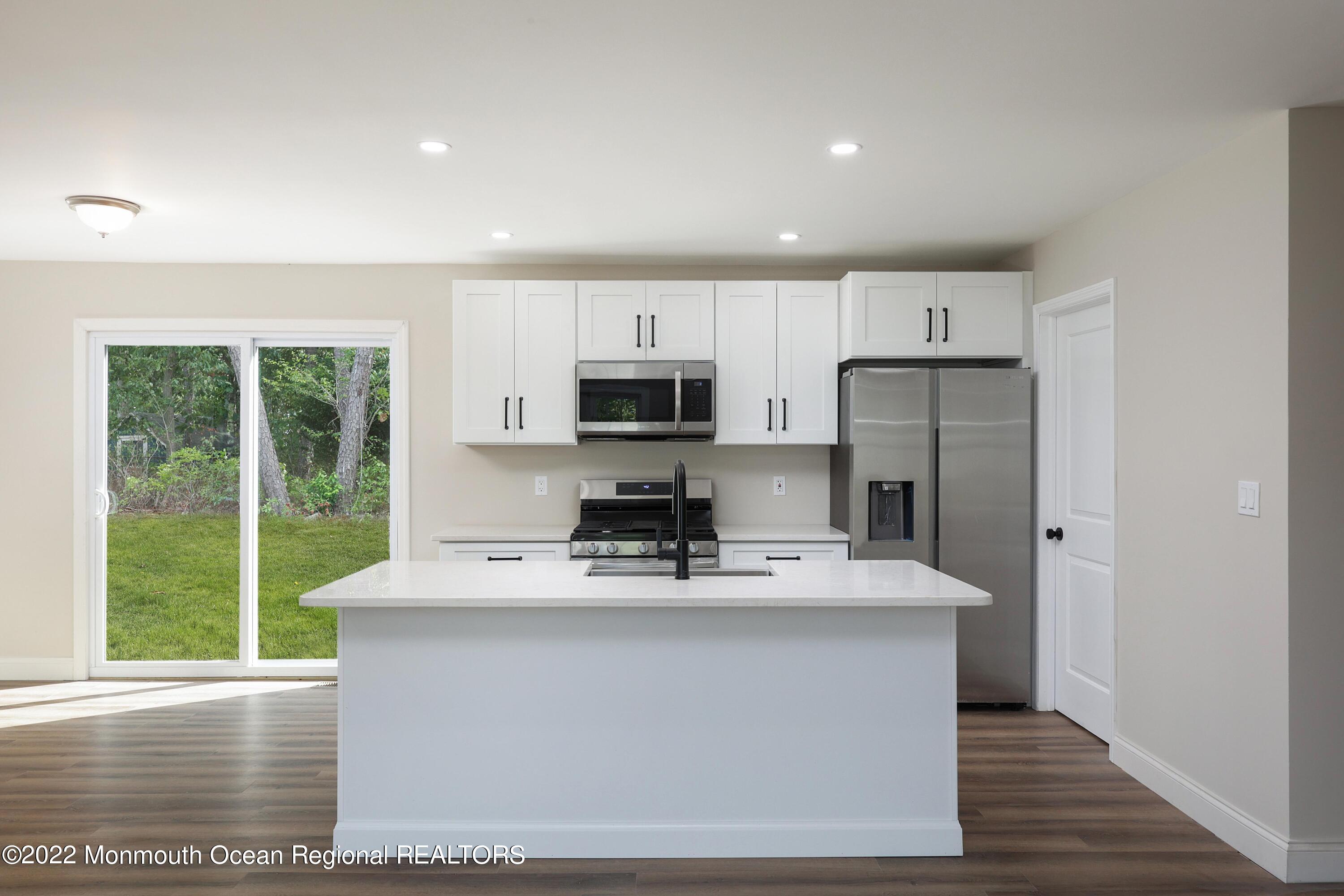 3 Sunset Drive Howell, NJ 07731 - Photo 11 of 26 758A3037