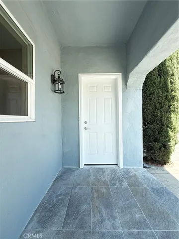 a view of an entryway of the house