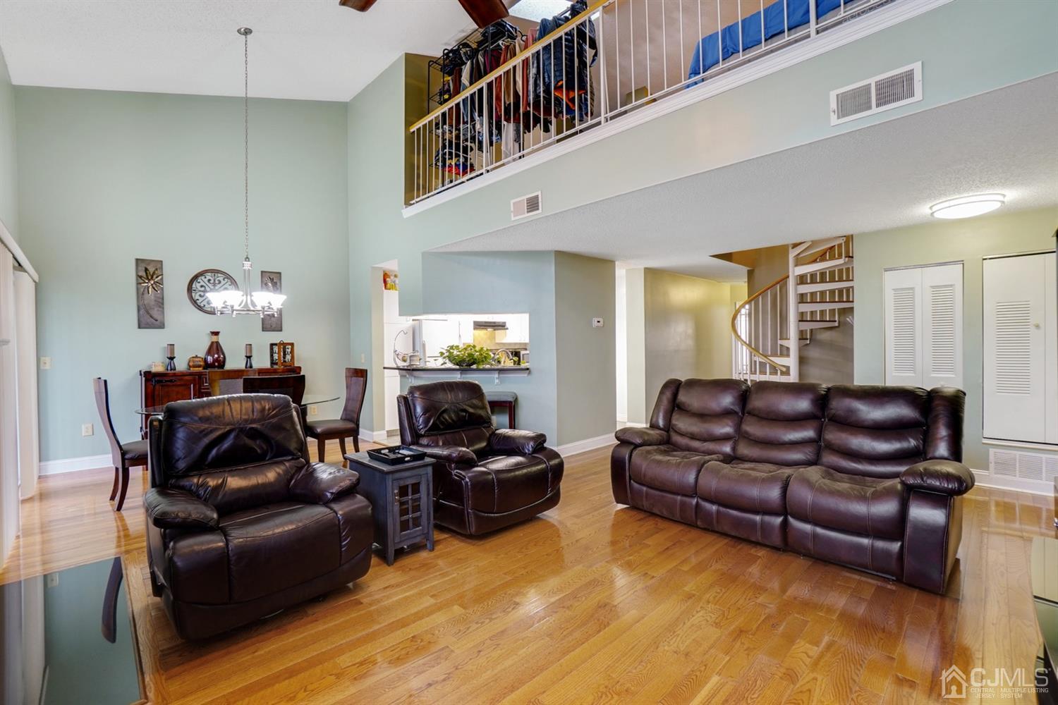 934 Edpas Road New Brunswick, NJ 08901 - Photo 3 of 16 a living room with furniture