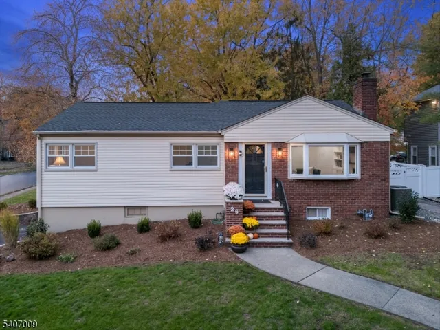 $899,900 | 26 Pihlman Place, Chatham, NJ 07928