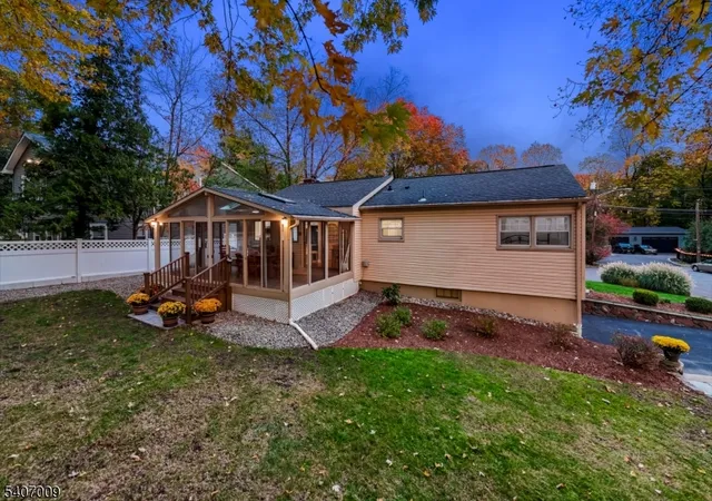 $899,900 | 26 Pihlman Place, Chatham, NJ 07928