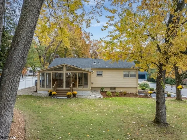 $899,900 | 26 Pihlman Place, Chatham, NJ 07928