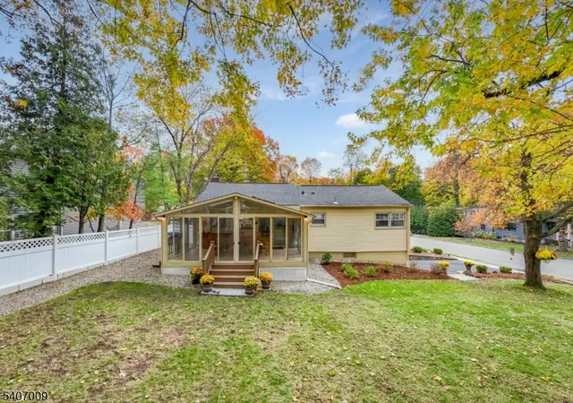 $899,900 | 26 Pihlman Place, Chatham, NJ 07928