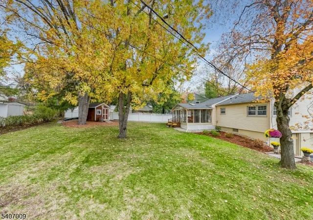 $899,900 | 26 Pihlman Place, Chatham, NJ 07928