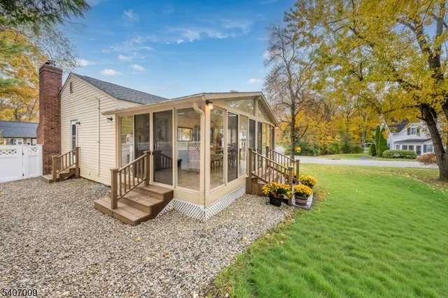 $899,900 | 26 Pihlman Place, Chatham, NJ 07928