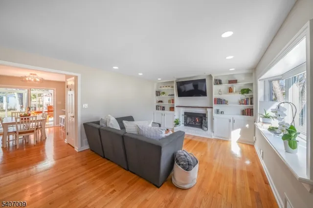 $899,900 | 26 Pihlman Place, Chatham, NJ 07928