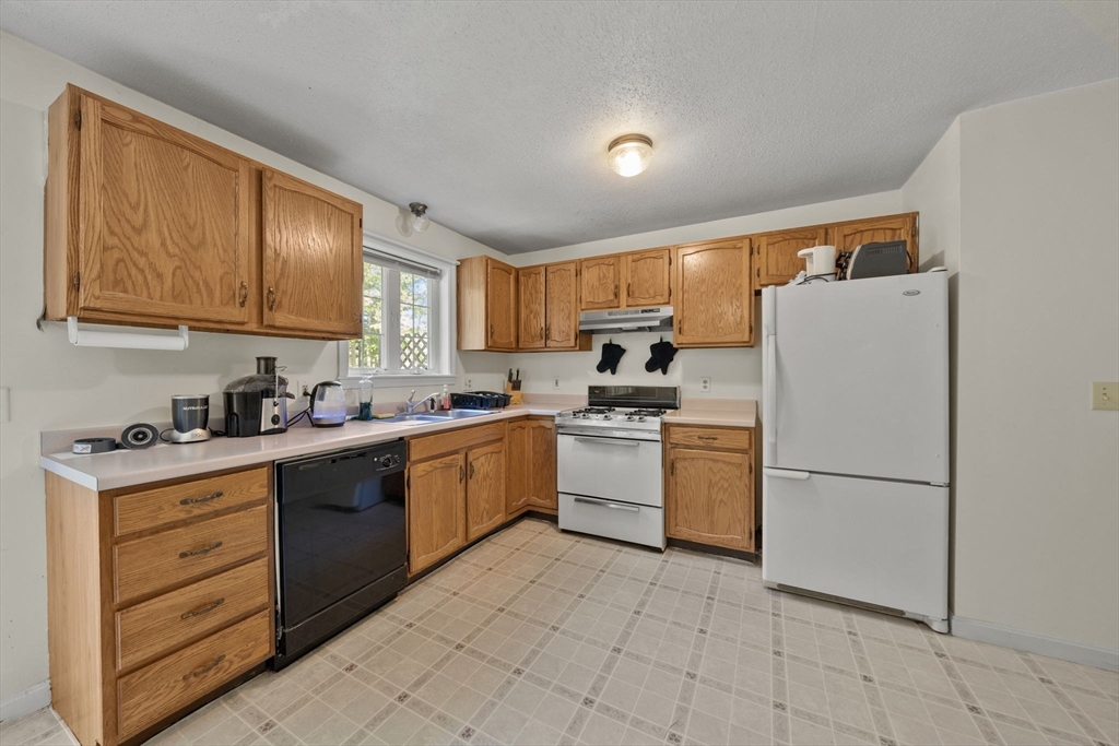 577-579 Old Greenwich Plain Road Hardwick, MA 01082 - Photo 12 of 28