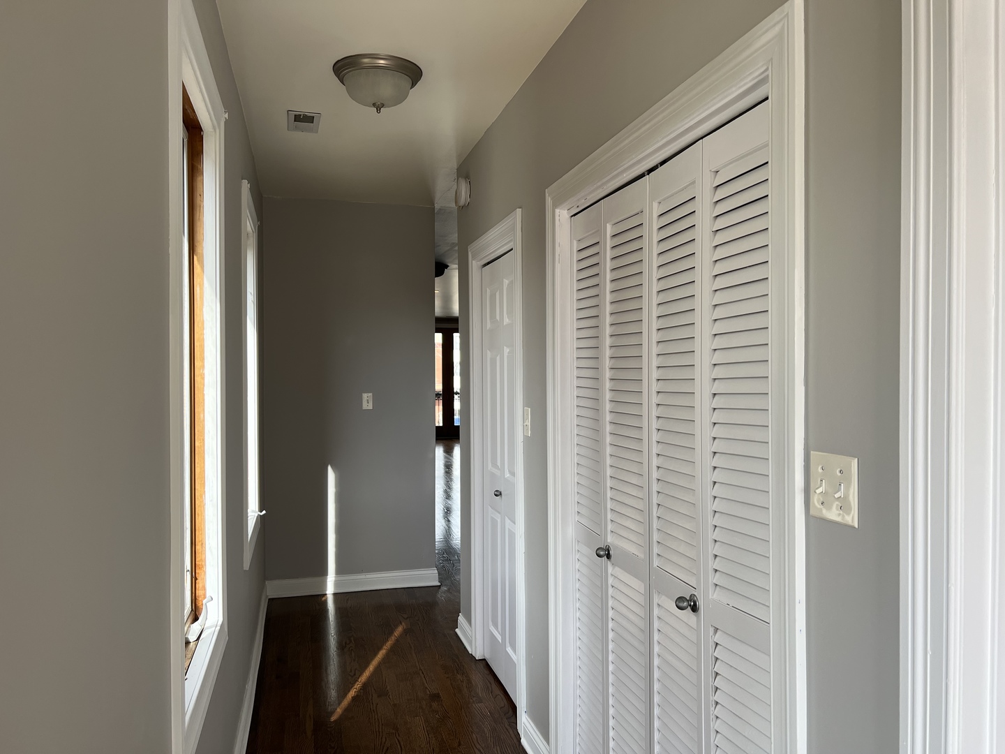 2649 West Rice Street Chicago, IL 60622 - Photo 4 of 14 a view of hallway with shower