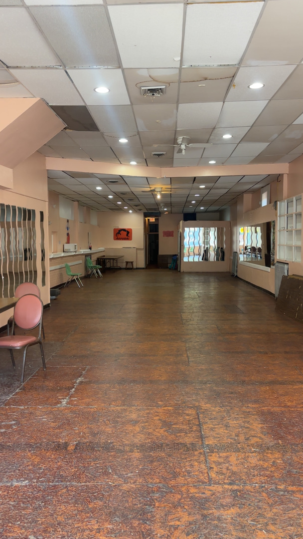 3510 West 63rd Street Chicago, IL 60629 - Photo 2 of 35