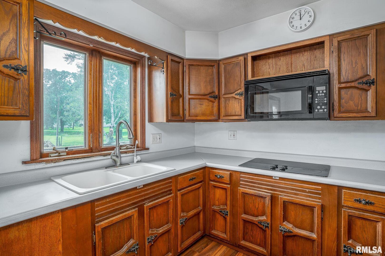 500 North 7th Avenue New Windsor, IL 61465 - Photo 11 of 31