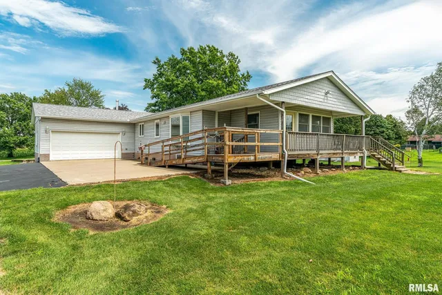 $260,000 | 500 North 7th Avenue, New Windsor, IL 61465