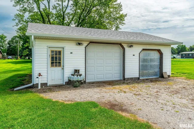 $260,000 | 500 North 7th Avenue, New Windsor, IL 61465