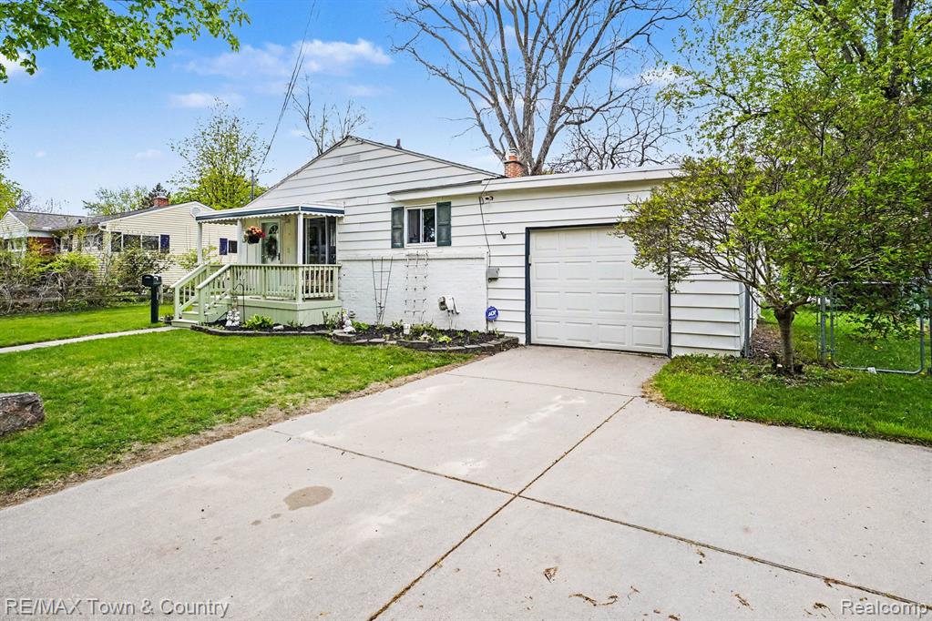 207 Labian Drive Flushing, MI 48433 - Photo 4 of 25