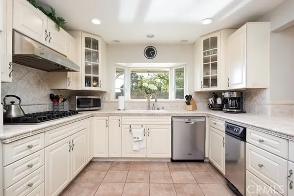 $950,000 | 28375 Patricia Hill Drive, Canyon Country, CA 91387